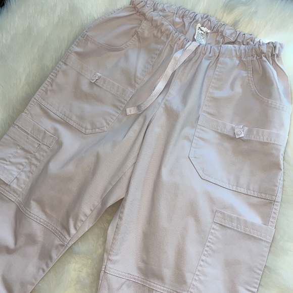 Pale Lavender Scrubs - Picture 3 of 6